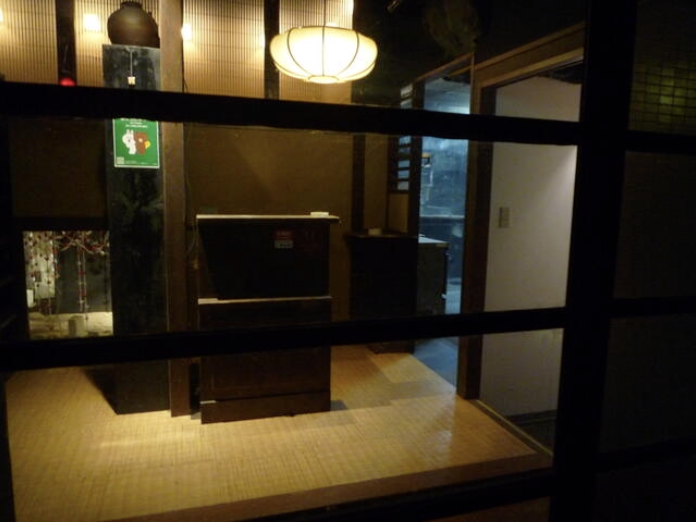 金山駅から徒歩４分！駅近好立地、凝った形の客席の居酒屋居抜き物件